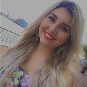 Meet your Posher, Stephanie